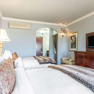 Non-Smoking Queen or Queen Room
